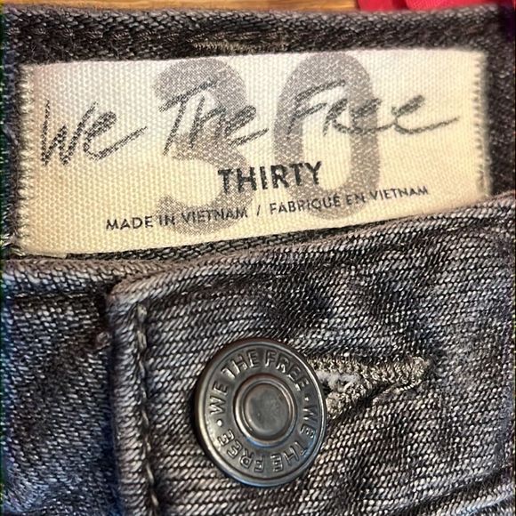 FREE PEOPLE - Romeo Rolled Cut Off Denim Shorts Black Mambo Size 30 - Picture 13 of 14